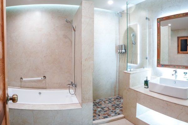 deluxe-suites-bathroom
